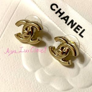 ❌❌SOLD elsewhere❌❌Chanel CC earrings light gold hw